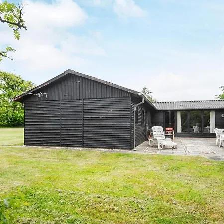 6 Person Holiday In